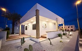Donna Ginevra Rooms - A soli 300m dalla Spiaggia